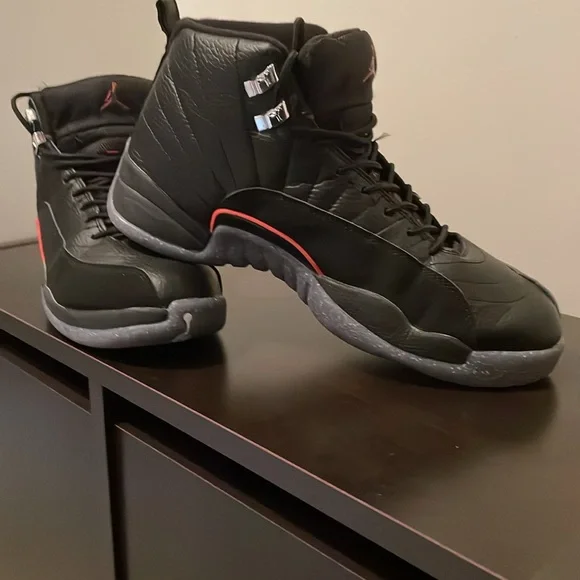Nike AirJordan Retro 12 - Picture 2 of 15